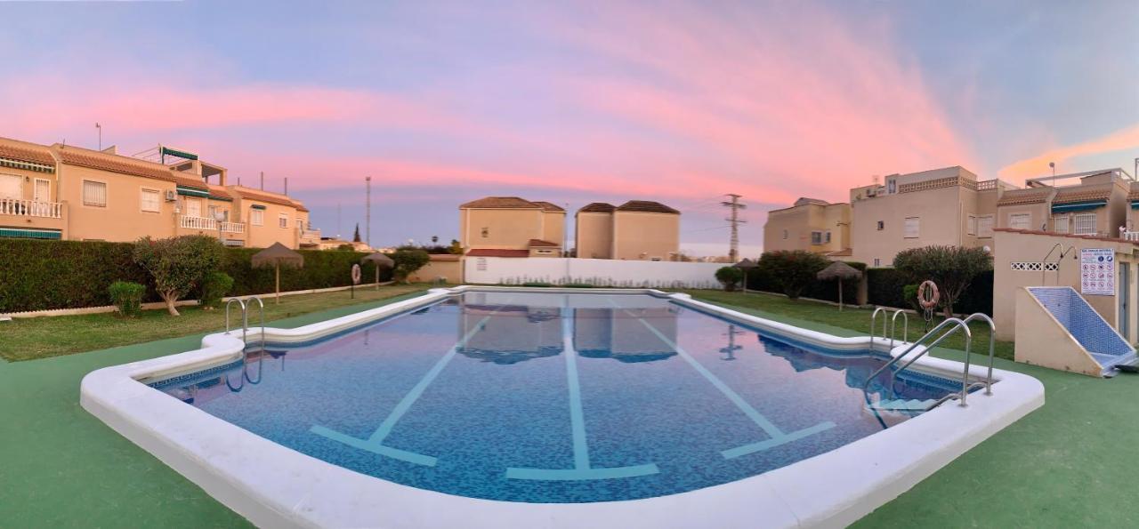 Holiday House Торевиеха Екстериор снимка